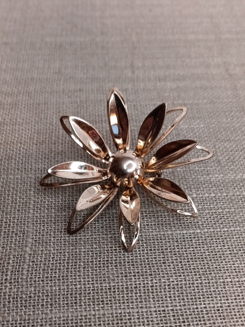 Gold-Tone Daisy Floral Statement Brooch Vintage